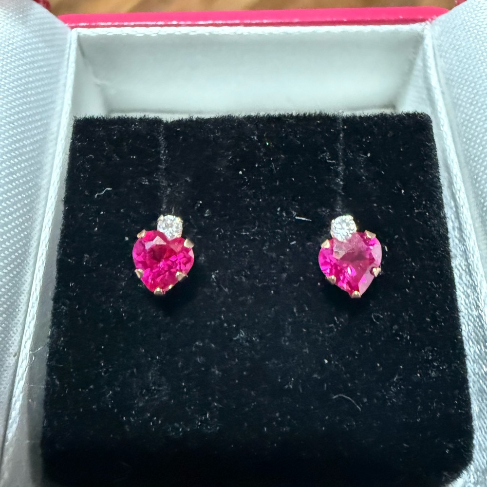 ๐ 10K Gold, Ruby and Diamonds Heart Stud Earrings - Picture 2 of 6